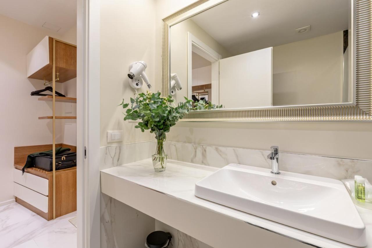 Cavour Suites Guest House Rome Bagian luar foto