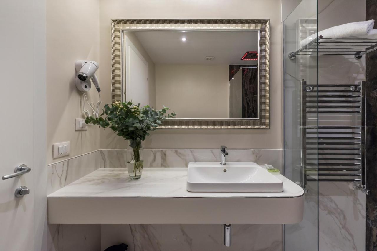 Cavour Suites Guest House Rome Bagian luar foto